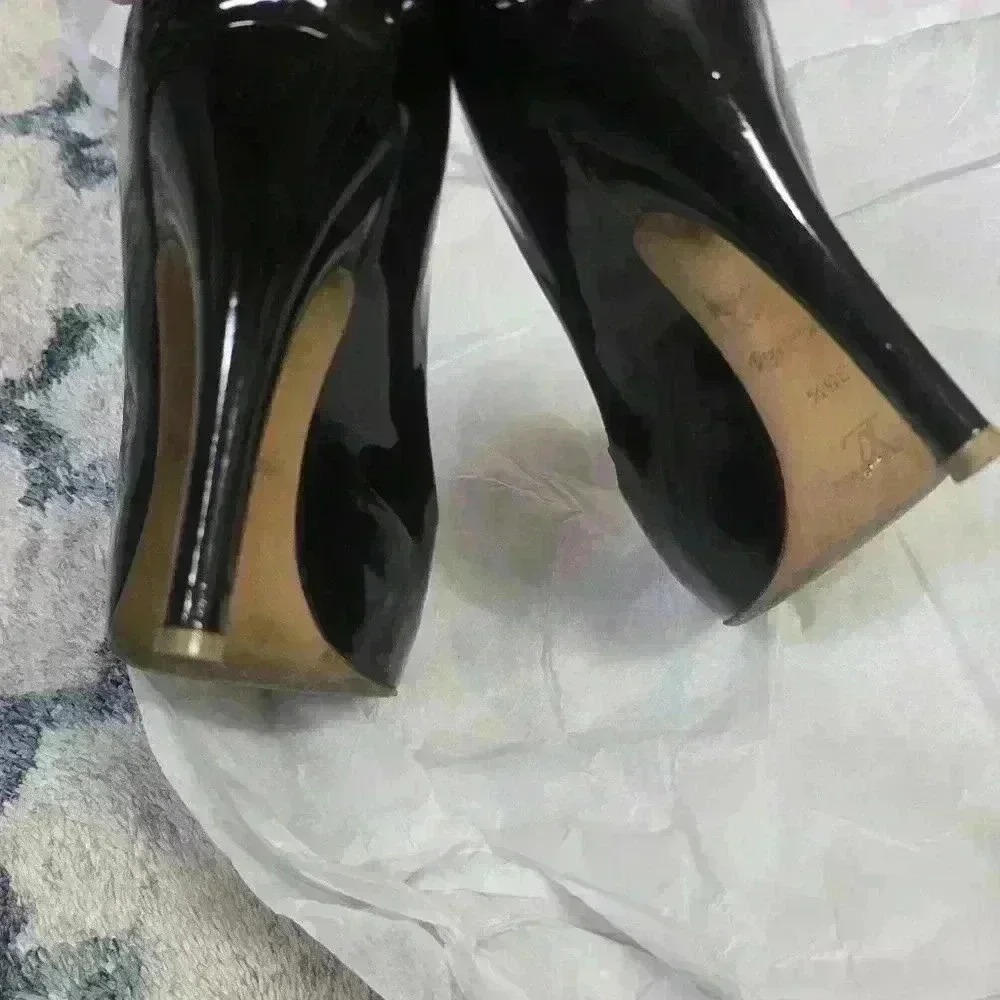 Louis vitton heels size 35.5 great condition - Picture 5 of 13